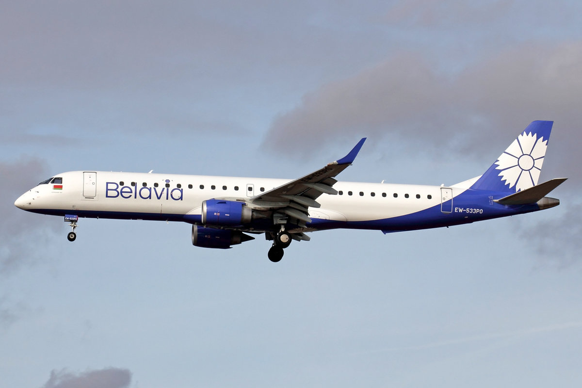 Belavia Embraer ERJ-195LR EW-533PO bei der Landung in Frankfurt 19.2.2021