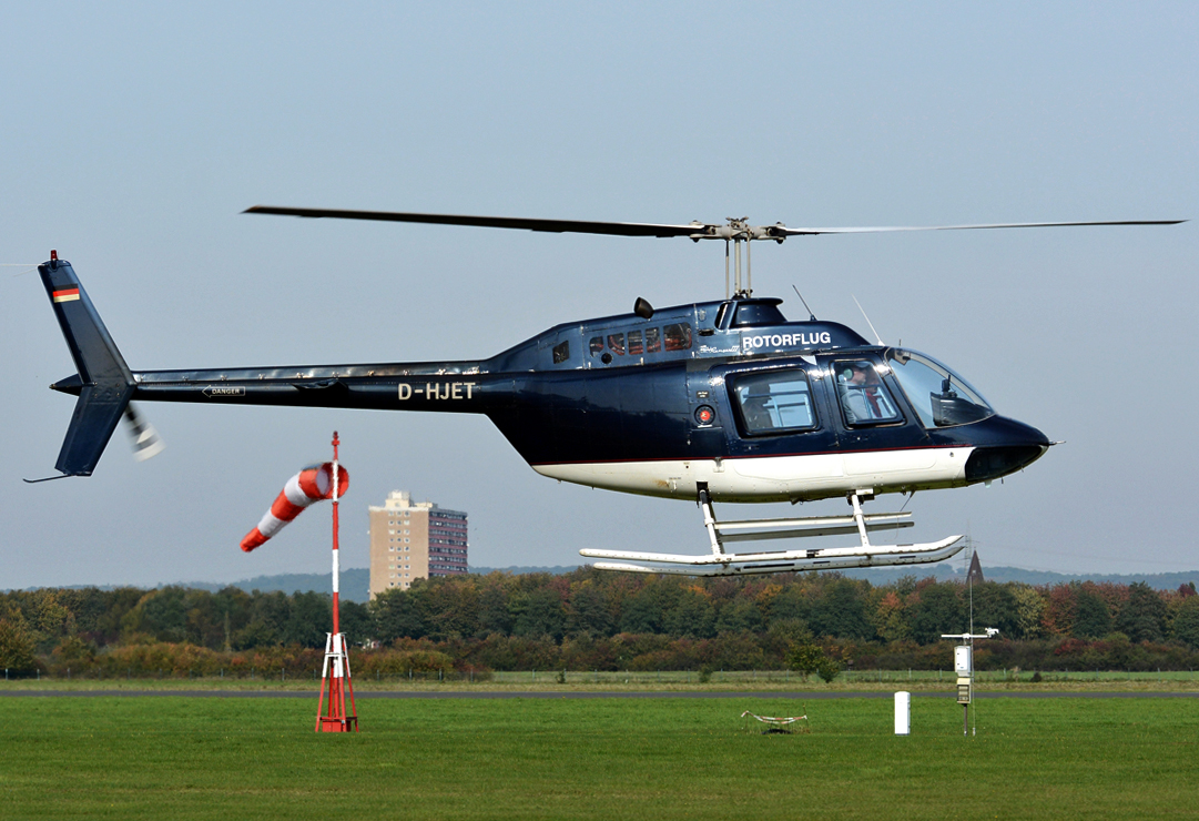 Bell 206B-3 Jet Ranger 3, D-HJET Fa. Rotorflug, hovert in EDKB - 12.10.2015