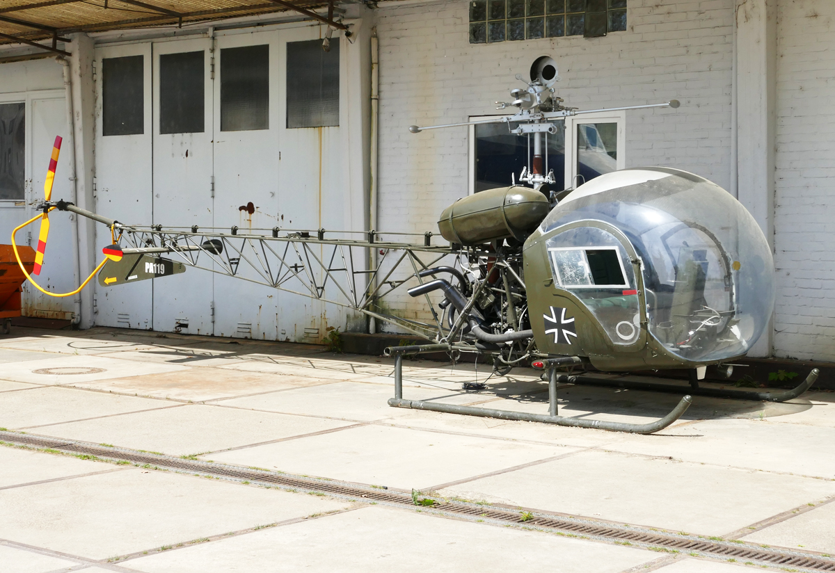 Bell 47 G-2, lt. Kennzeichen PA+119 ehemaliger Heeresflieger-Hubschrauber. Dieser Typ war von 1957 bis 1974 (insgesamt 45 Stück) bei Heer und Luftwaffe als Schul- und Verbindungshubschrauber im Einsatz. Bad Honnef 30.04.2017