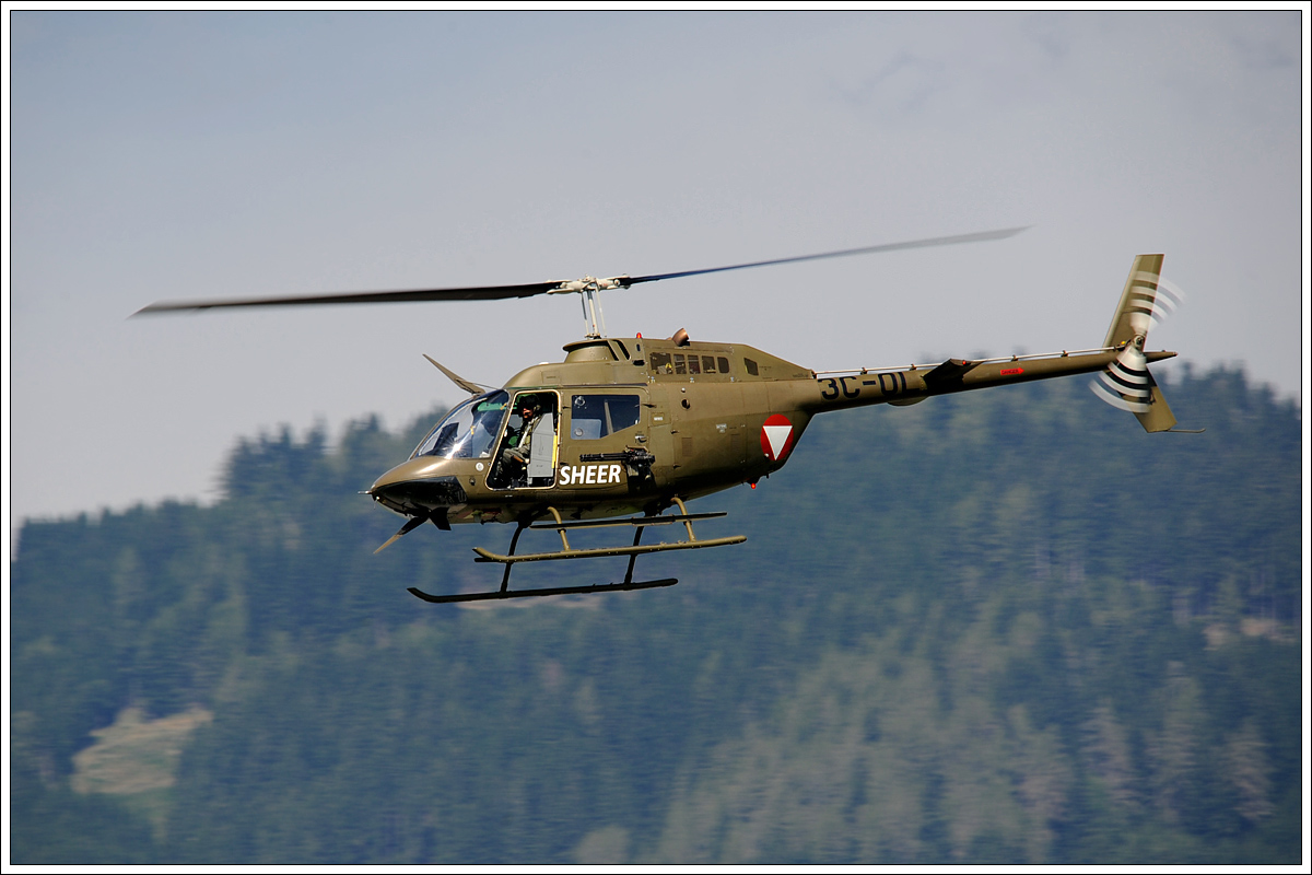 Bell OH-58B  Kiowa  (3C-OL) des. österr. im Zuge einer Gefechtsvorführung bei der Airpower16 am 3.9.2016 in Zeltweg.