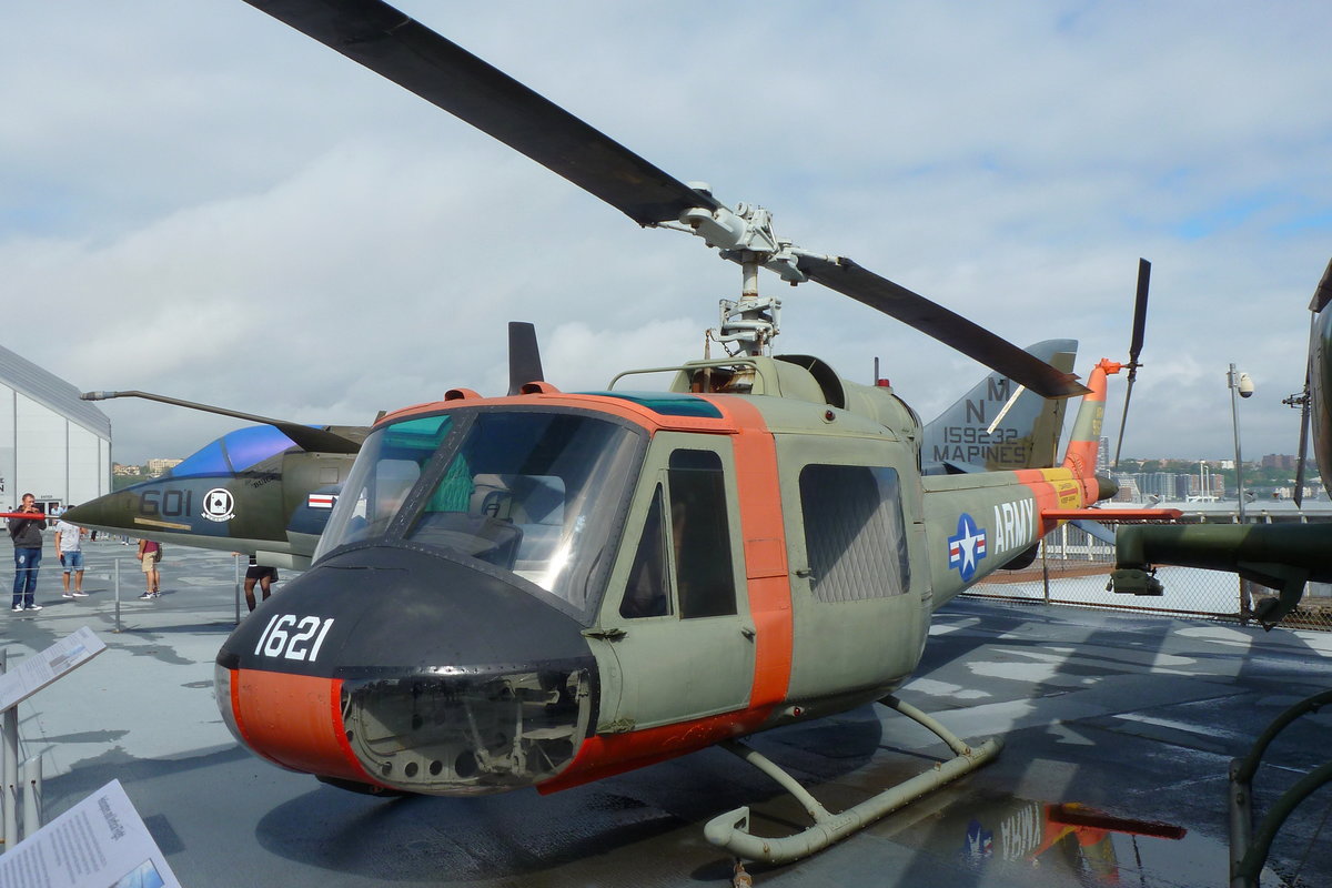 Bell UH-1A Iroquois (Huey), US Army, Seriennummer 59-1621. Intrepid Sea, Air & Space Museum, New York-Manhattan. Aufnahmedatum: 26.09.2018. 