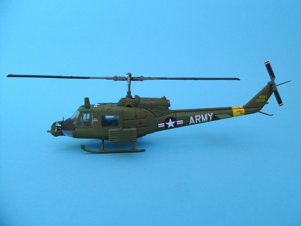 Bell UH-1D Iroquois von Hobbymaster in 1:72
