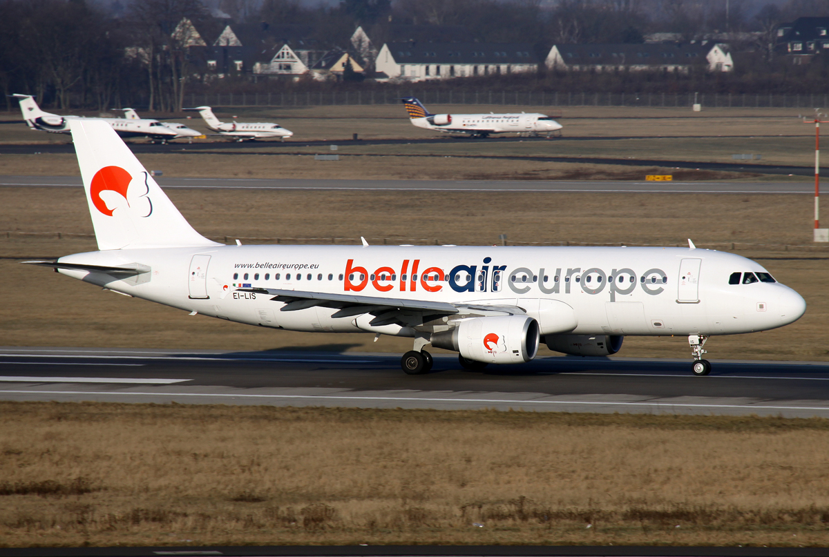 Belle Air Europe A-320 EI-LIS auf 05R in DUS / EDDL / Düsseldorf am 11.02.2012