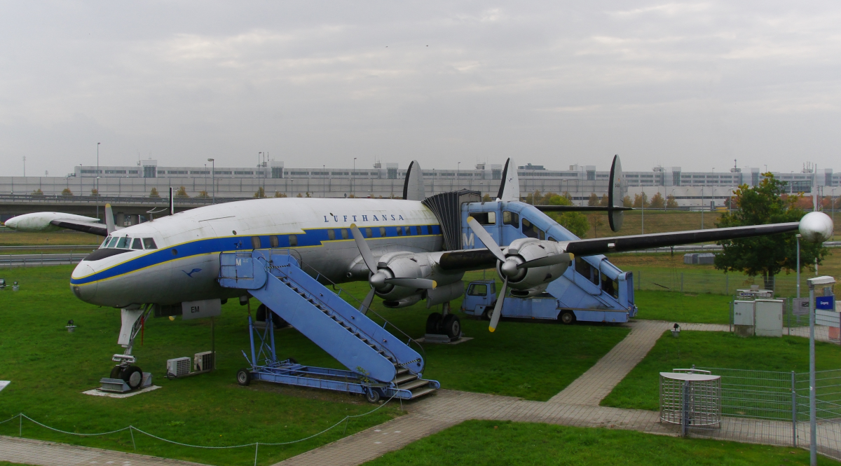 Besucherpark Flughafen München 11.10.2014. Lockheed Super Constellation der Lufthansa. Nach Recherchen handelt es sich um D-ALEM