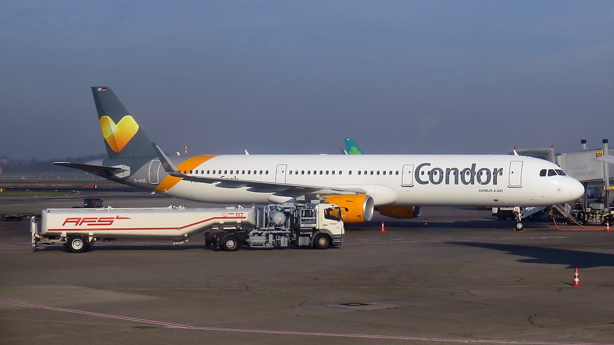 Betankung von Condor D-AIAC - Airbus A321-211 - am 8.2.2018 in DUS