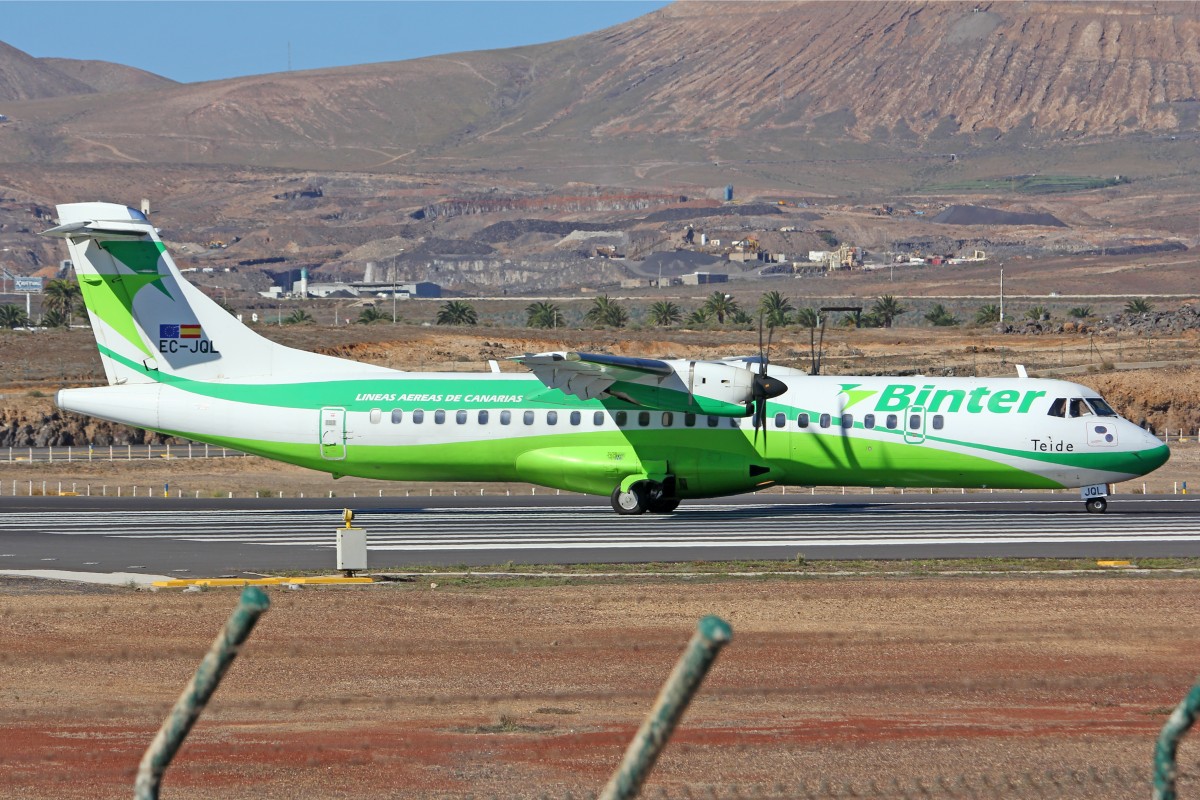 Binter Canarias, EC-JQL, ATR 72-212A, 17.Dezember 2015, ACE Lanzarote, Spain.  Teide .