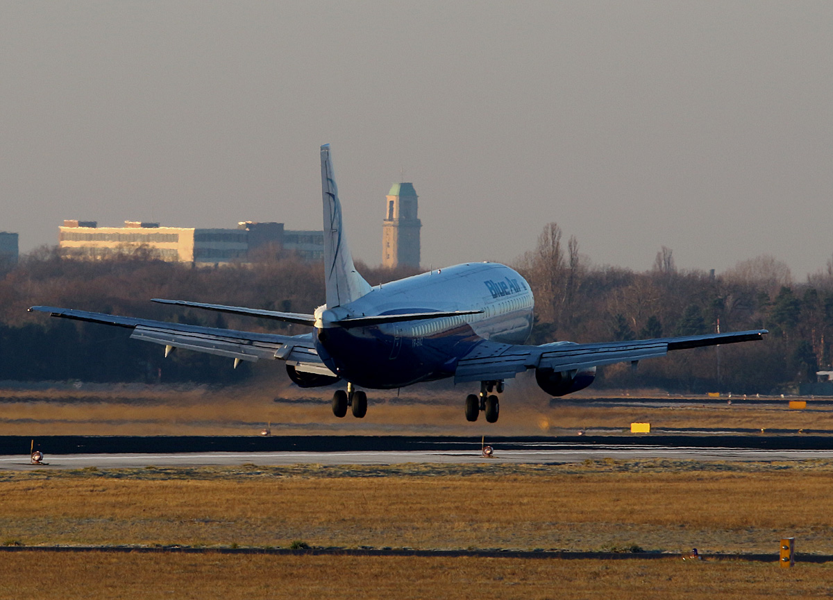 Blue Air, Boeing B 737-405, YR-BAZ, TXL, 31.12.2016