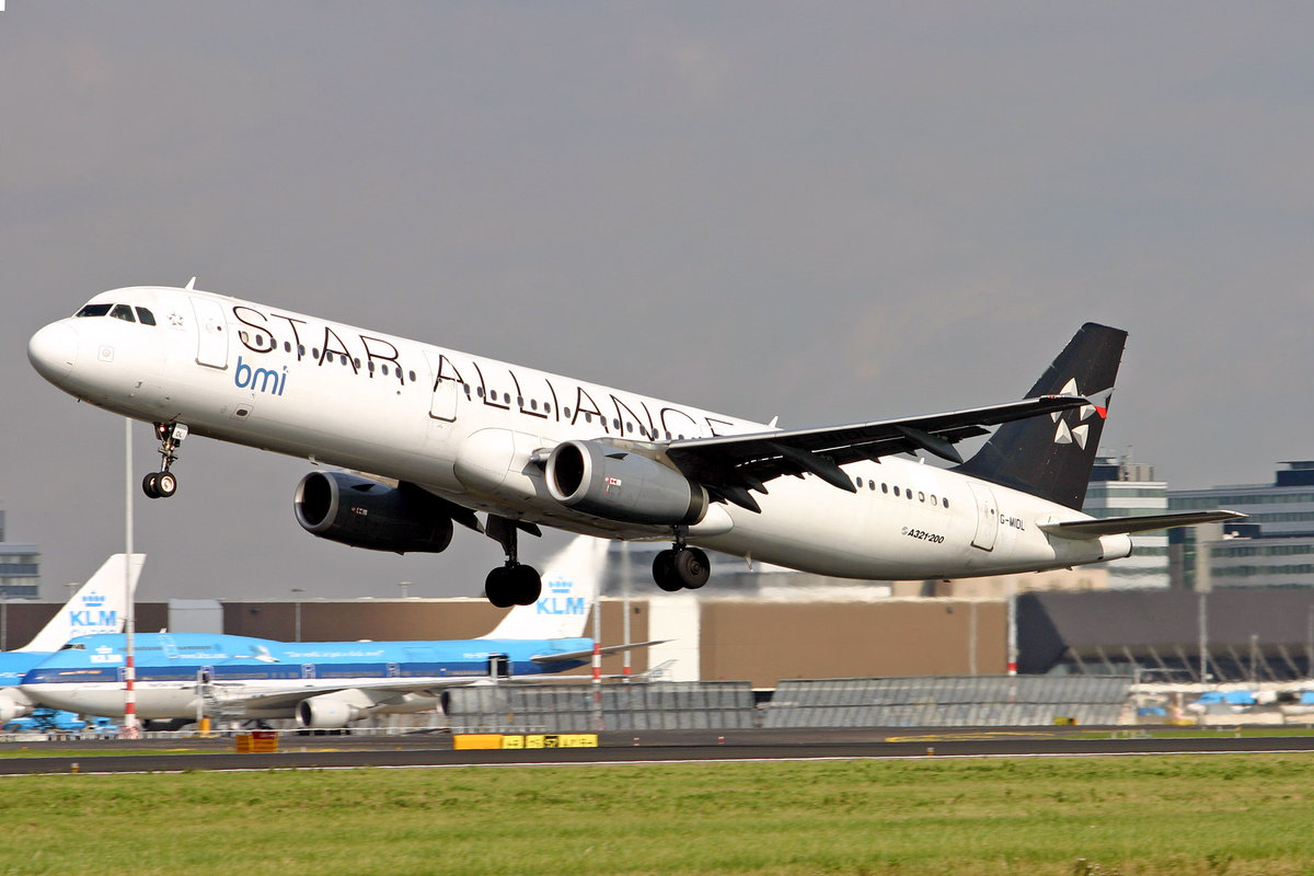 bmi British Midland, G-MIDL, Airbus A321-232, msn: 1174, 19.September 2004, AMS, Amsterdam, Netherlans.