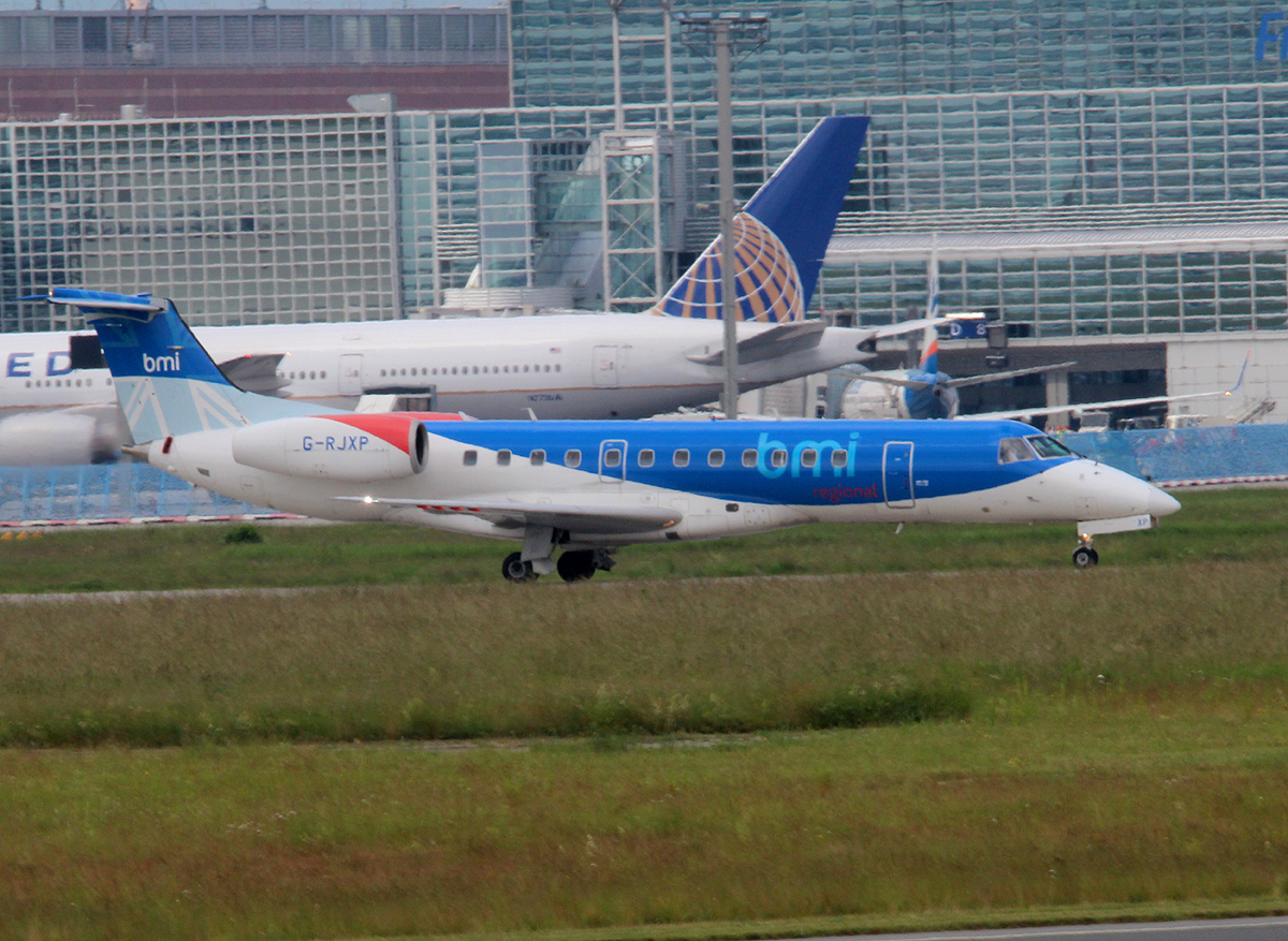 BMI Regional ERJ-135R G-RJXP bei der Ankunft in Frankfurt am 10.06.2013
