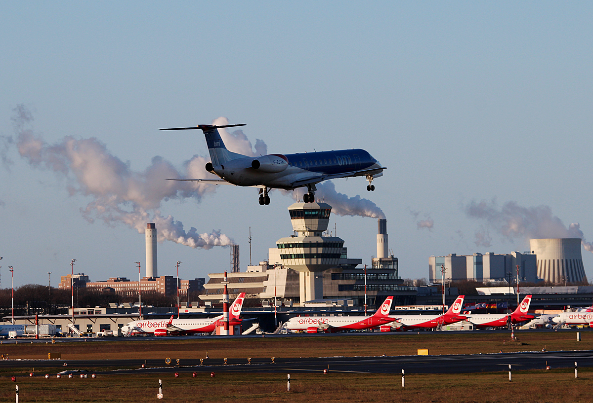 BMI Regional ERJ-145EP G-RJXH bei der Landung in Berlin-Tegel am 08.02.2015