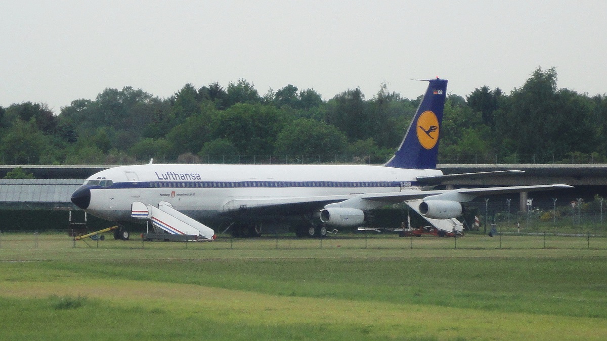 Boeing 707 430 (D-ABOB ex D-ABOD) am 11.5.2011 Flughafen Hamburg Fuhlsbüttel, seit 1999 Museumsflugzeug  /
