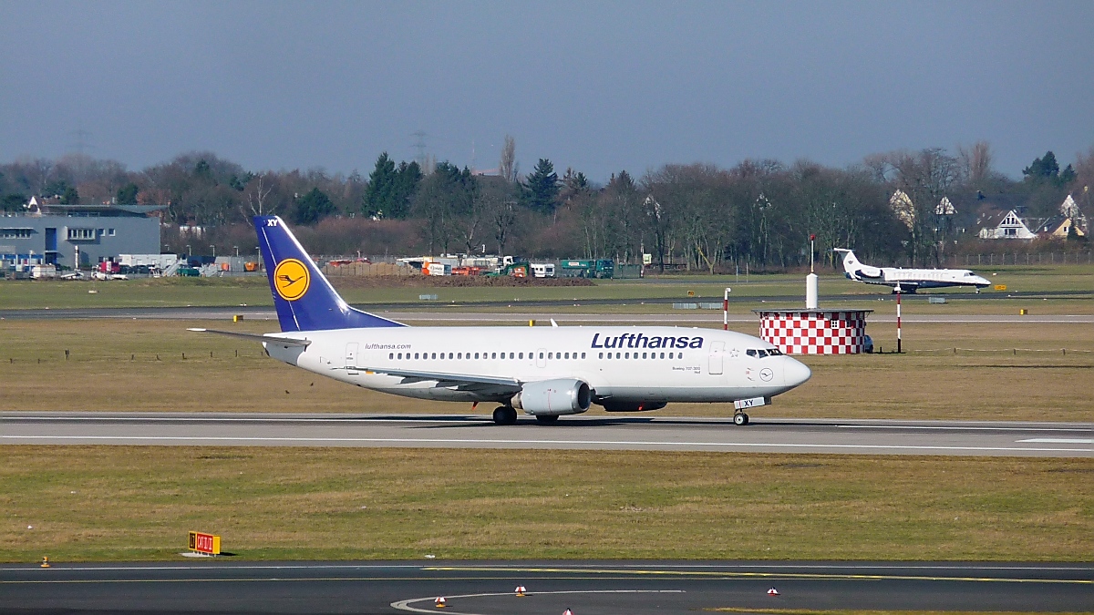 Boeing 737-300 D-ABXY der Lufthansa am Start im Flughafen Düsseldorf, 4.3.13