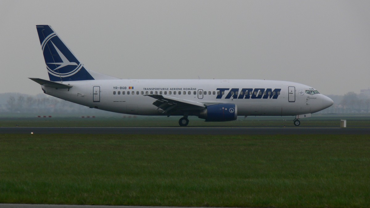Boeing 737-38J von Tarom am 20.04.2012 in Amsterdam