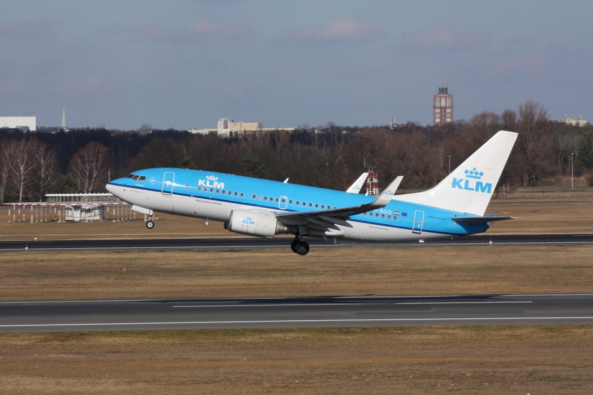 Boeing 737-700 der KLM beim Start in Berlin-Tegel. Fotografiert am 23.02.2014. 