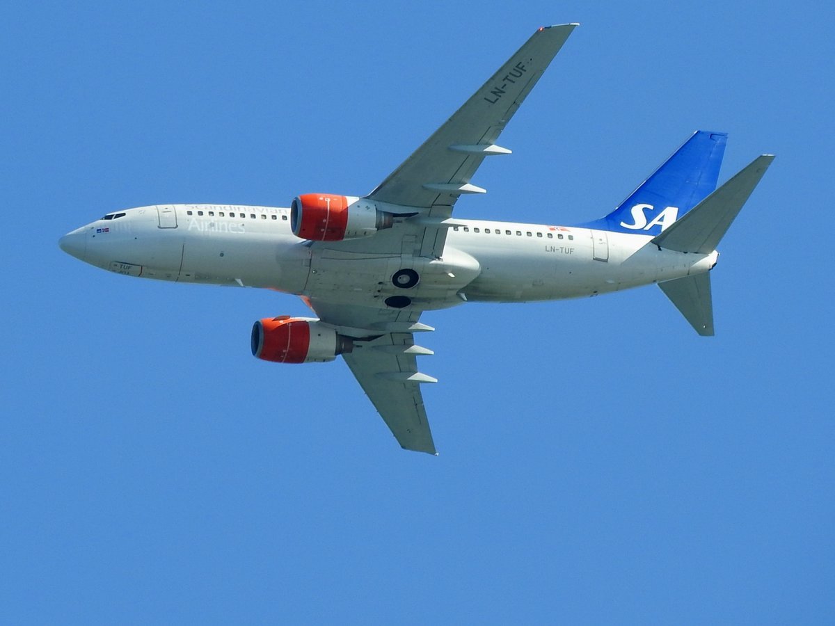 Boeing 737-700 (LN-TUF) von Scandianvian-Airlines, im Luftraum über Tromsö; 160722
