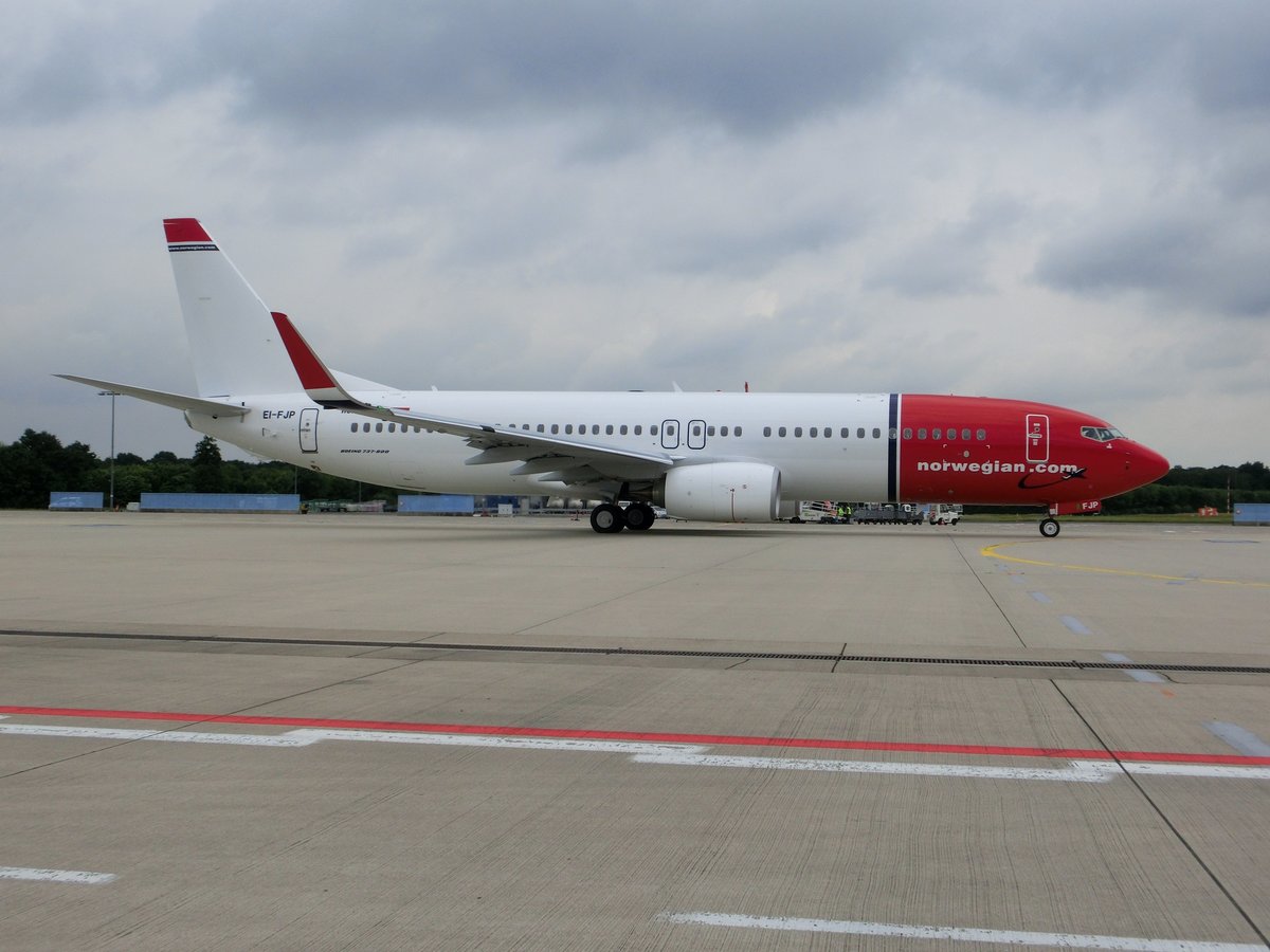 Boeing 737-8JP(W) - IBK Norwegian Air International - 42077 - EI-FJP - 17.06.2016 - CGN