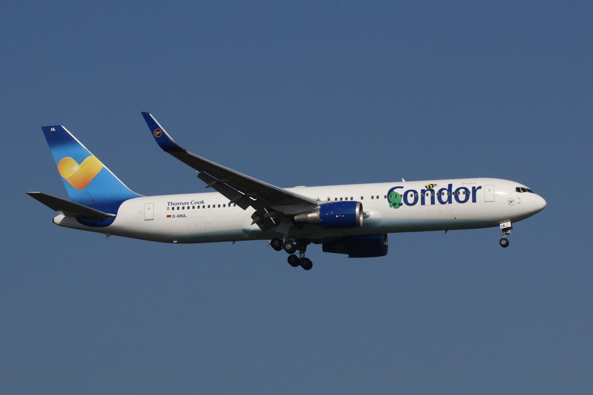 Boeing 767-300ER der Condor (D-ABUL). Frankfurt, 04.10.2014.  