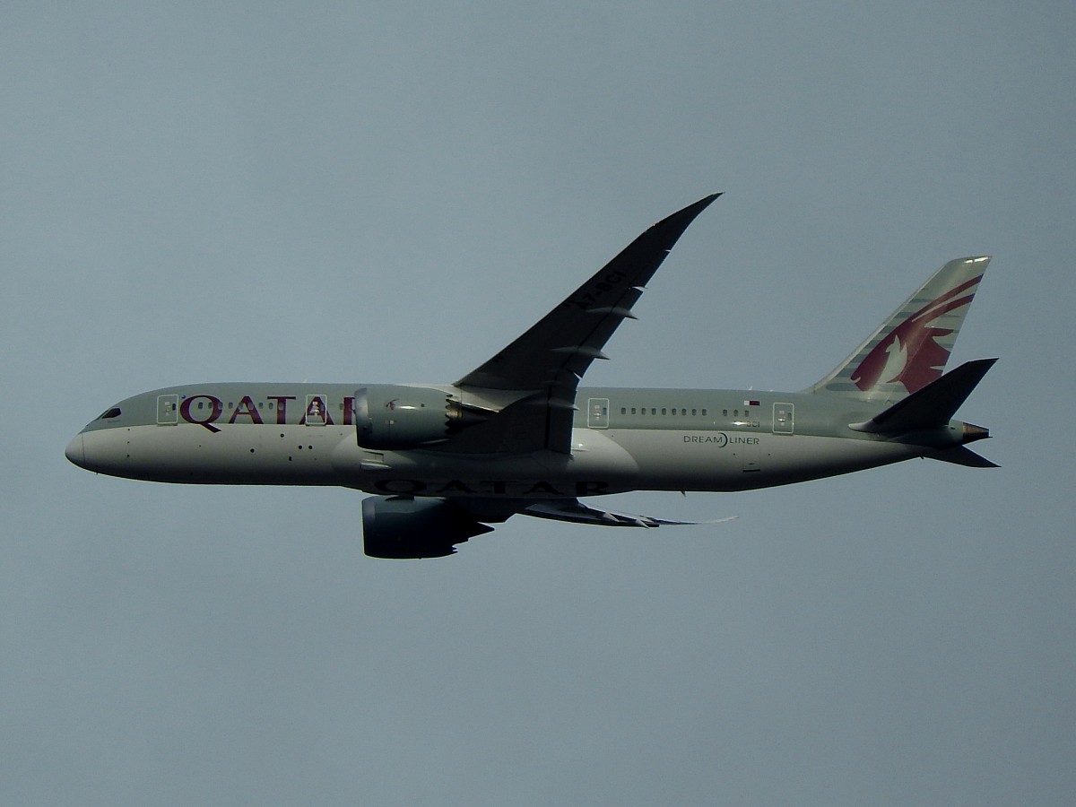 Boeing 787(A7-BCI) von Qatar-Airways, beim Landeanflug auf Wien-Schwechat; 151130