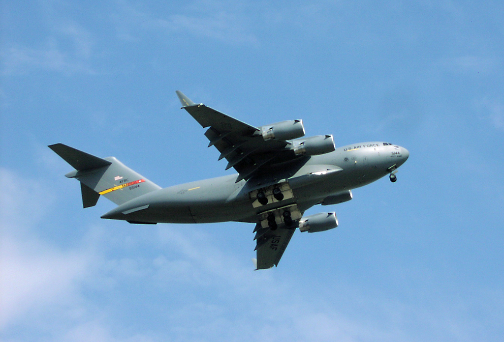 Boeing C-17 Globemaster USAF 5144 - Überflug in Oshkosh - Ende Juli 2006