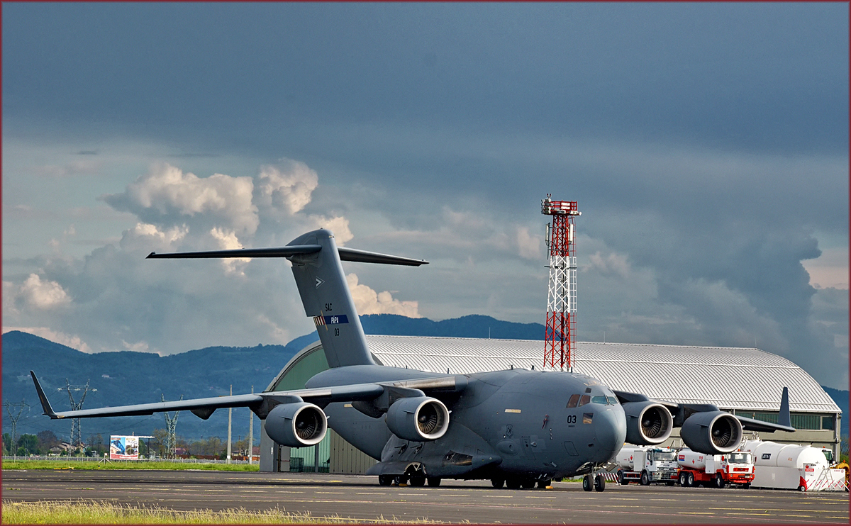 Boeing C-17, SAC PAPA 03, NATO HAW steht auf Maribor Flughafen MBX. /14.5.2017