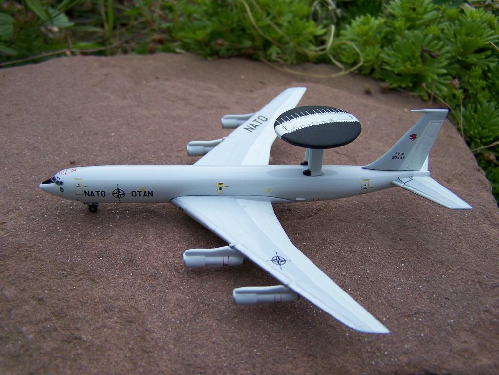 Boeing E-3A Sentry von Dragon in 1:400