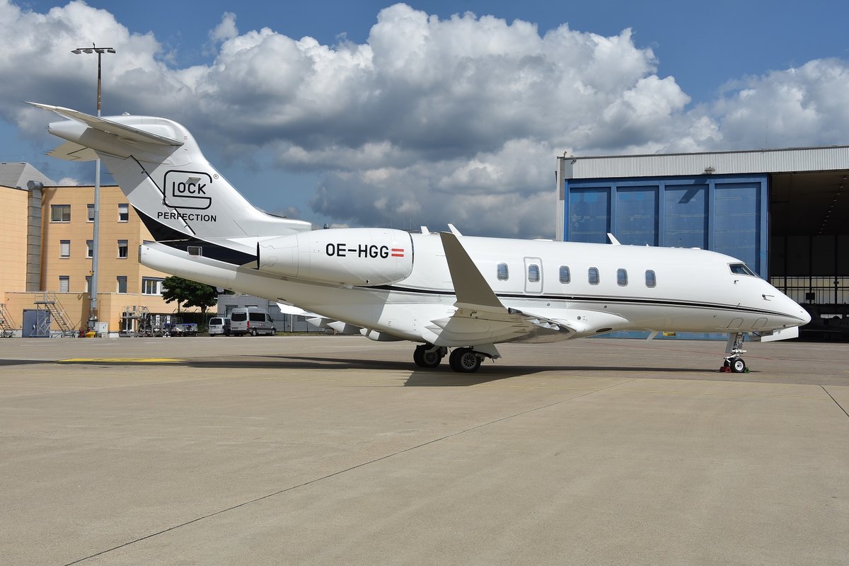 Bombardier BD-100-1A10 Challenger 350 - Glock - 20618 - OE-HGG - 02.09.2019 - CGN