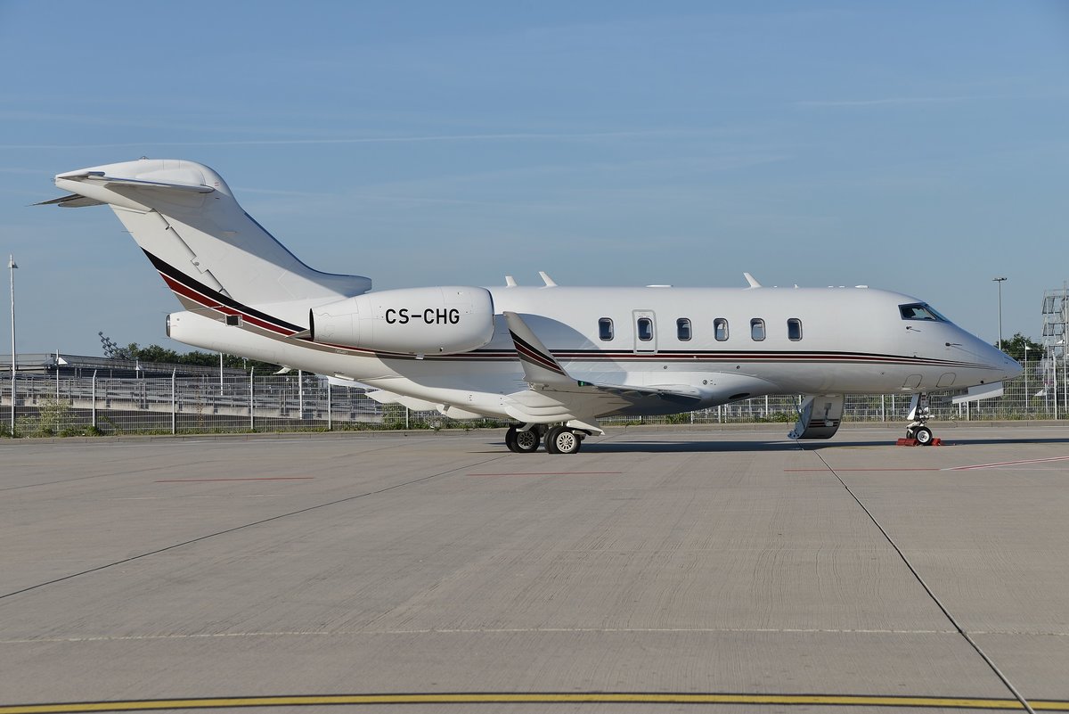 Bombardier BD-100-1A10 Challenger 350 - NJE NetJets Europe - 20699 - CS-CHG - 27.07.2018 - CGN