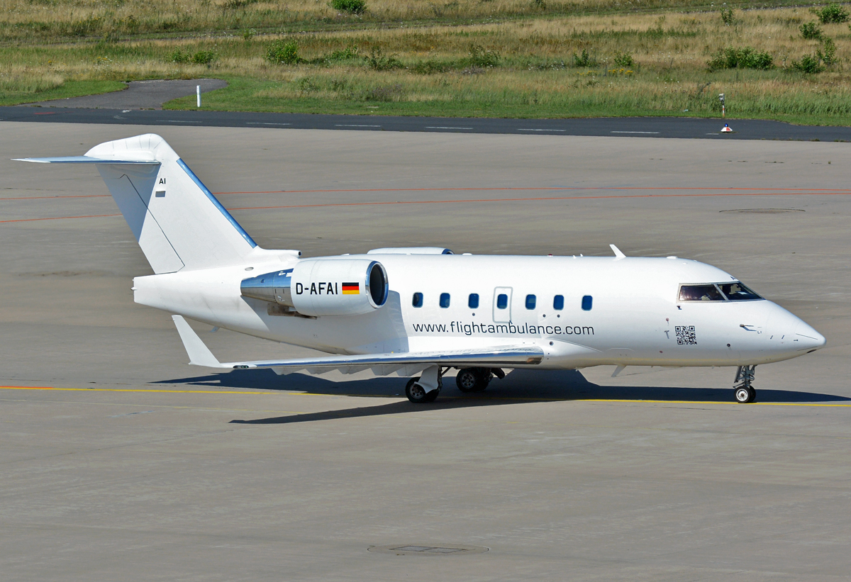 Bombardier Challenger 604  Flight Ambulance , D-AFAI, taxy at CGN - 02.08.2015