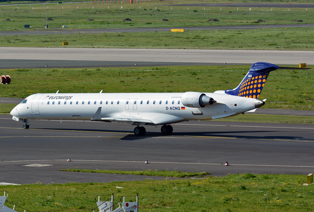 Bombardier CRJ-900 NG, D-ACNQ, Eurowings, taxy in DUS - 01.10.2015