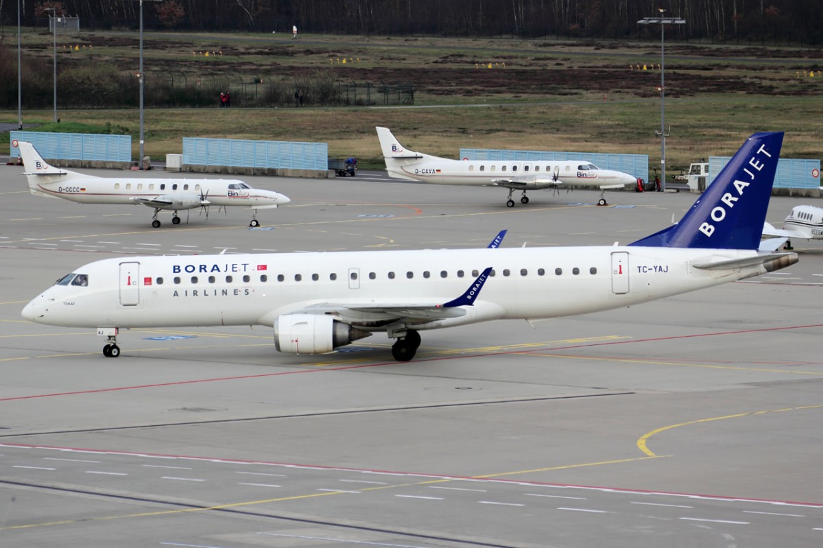 BoraJet Airlines TC-YAJ rollt zum Gate in Köln 27.12.2015