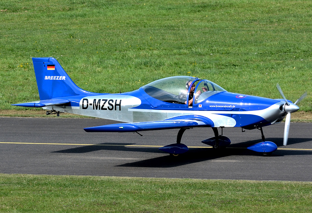 Breezer B 400, D-MZSH, taxy at EDKB - 22.08.2015