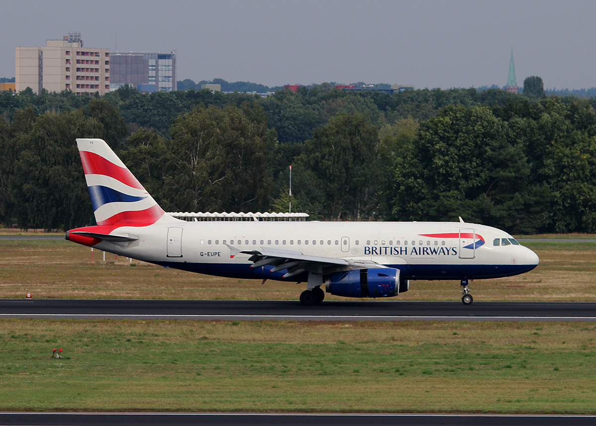 British Airways A 319-131 G-EUPE nach der Landung in Berlin-Tegel am 13.09.2015