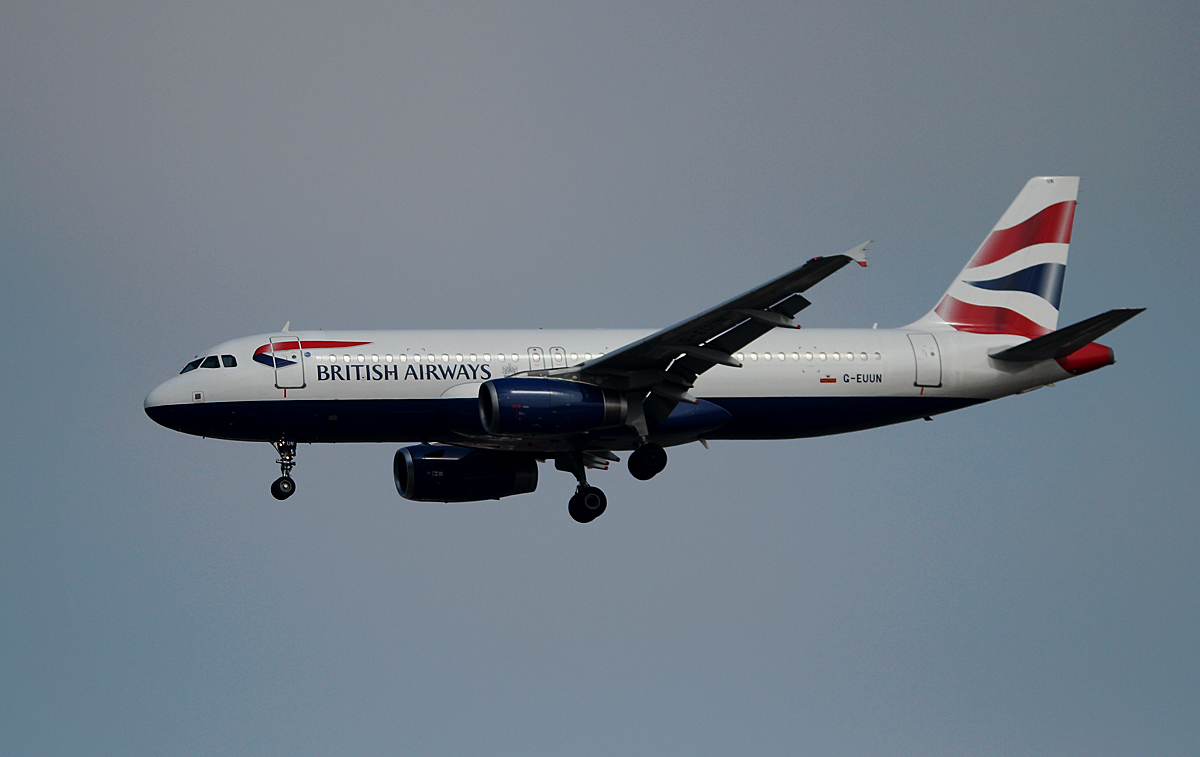 British Airways A 320-232 G-EUUN bei der Landung in Berlin-Tegel am 12.04.2014