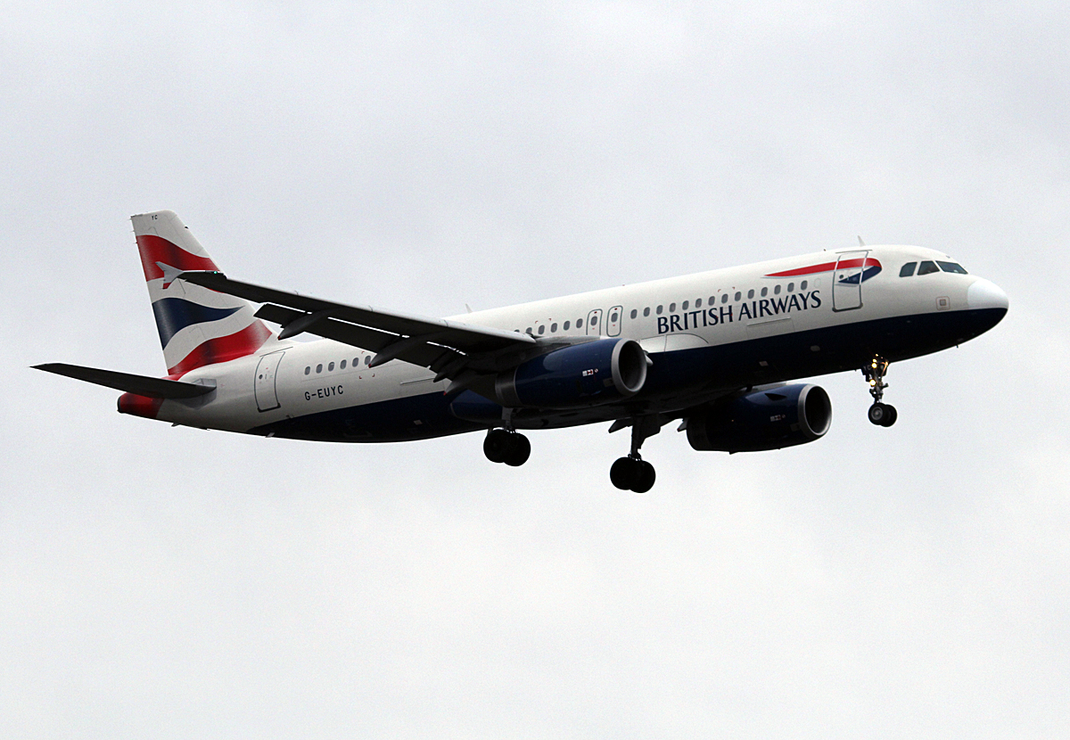 British Airways A 320-232 G-EUYC bei der Landung in Berlin-Tegel am 13.02.2014