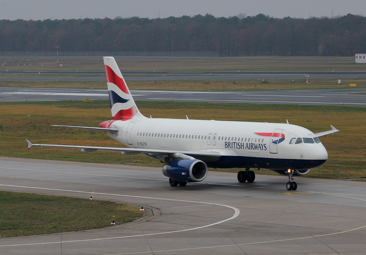 British Airways A 320-232 G-EUYD bei der Ankunft in Berlin-Tegel am 24.11.2013