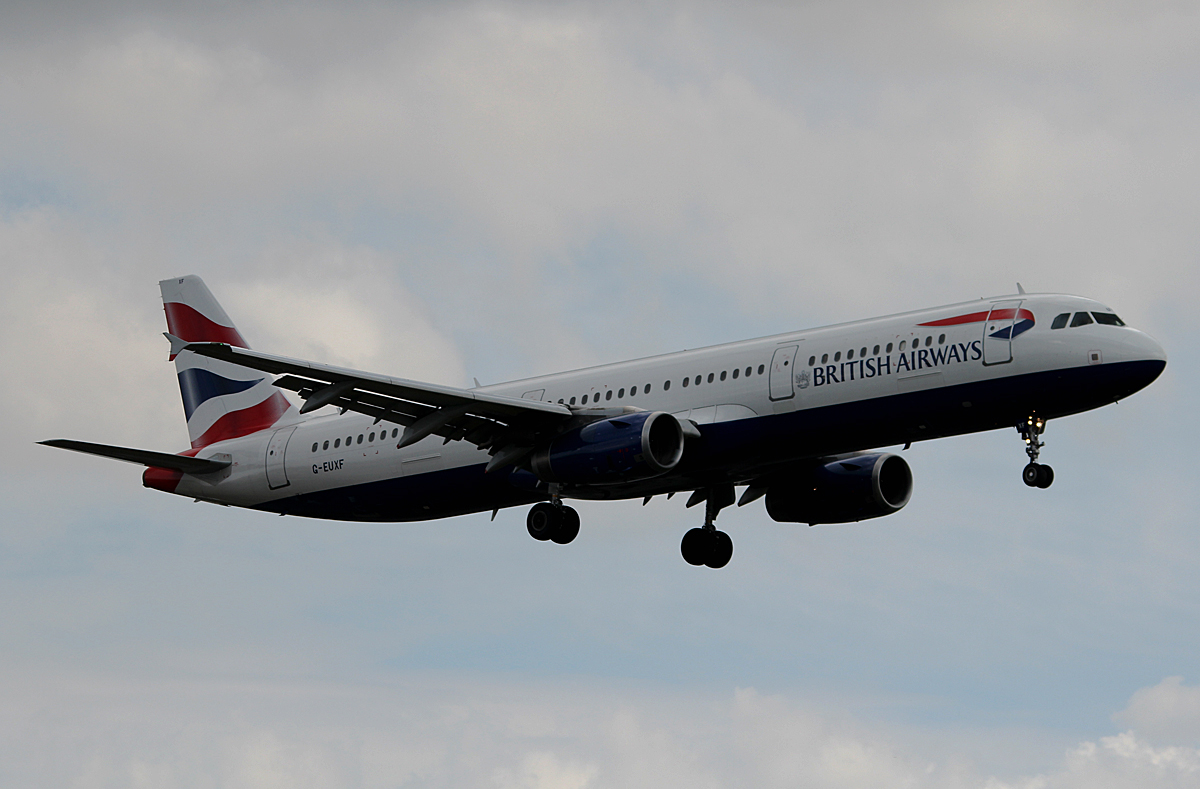British Airways A 321-231 G-EUXF bei der Landung in Berlin-Tegel am 09.05.2014
