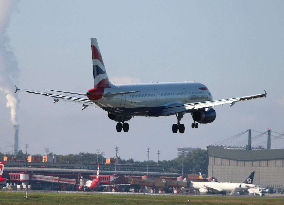 British Airways A 321-231 G-EUXG bei der Landung in Berlin-Tegel am 28.09.2013