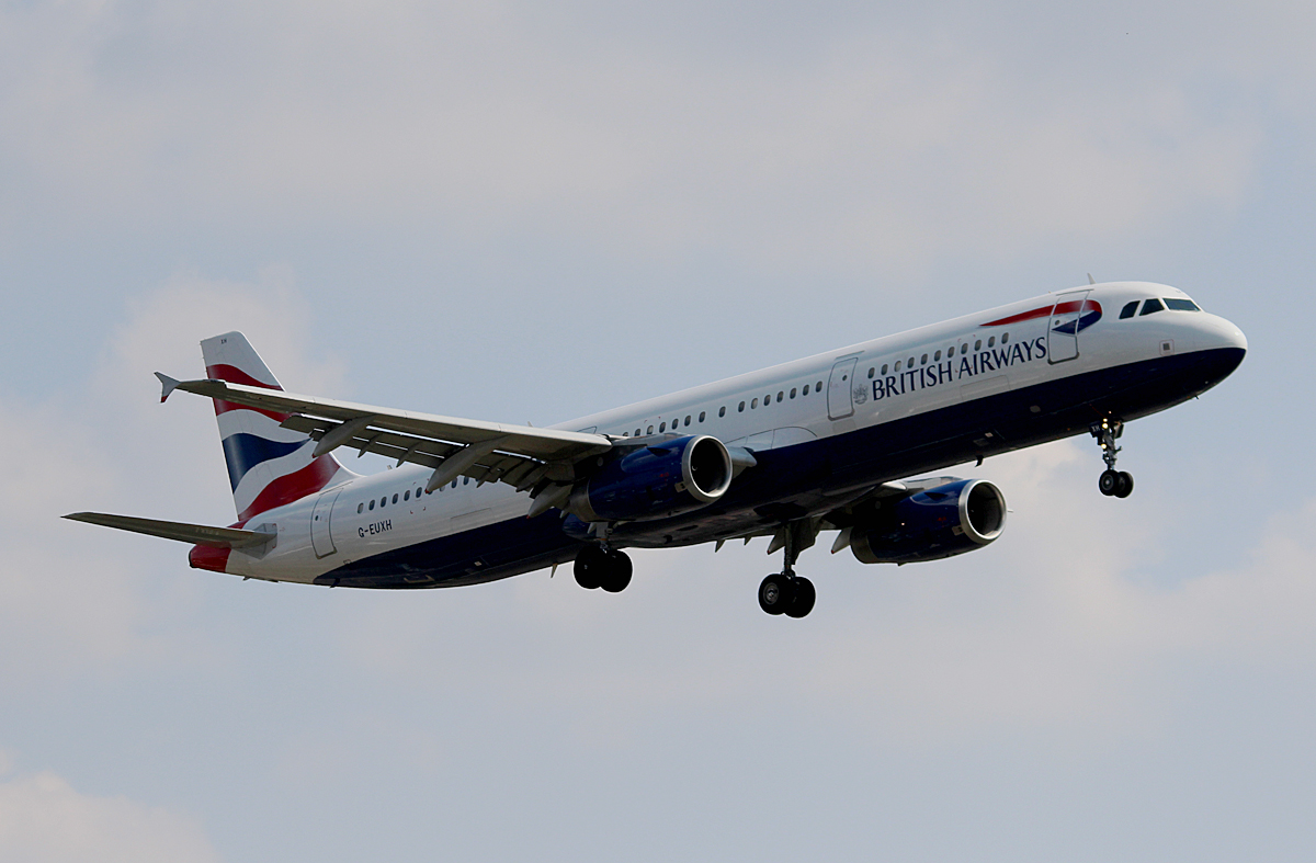 British Airways A 321-231 G-EUXH bei der Landung in Berlin-Tegel am 08.08.2014
