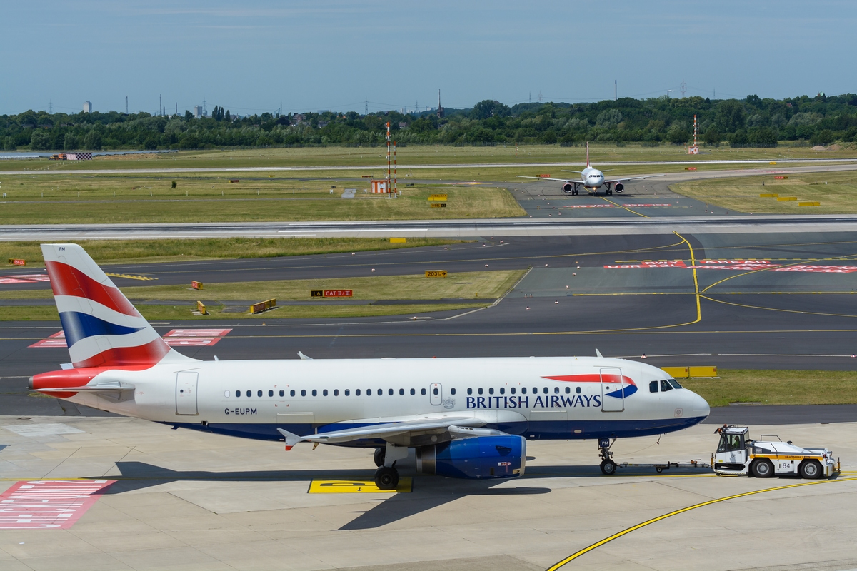 British Airways Airbus A319-100 G-EUPM am 11.06.2017 in Düsseldorf.