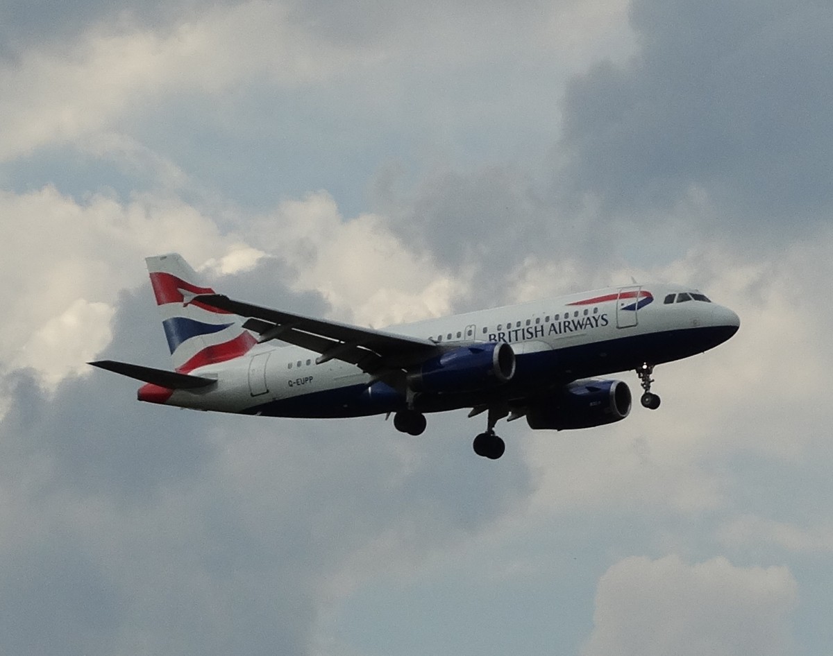 British Airways Airbus A320-232 (G-EUPP) landet am 24.04.14 in Frankfurt