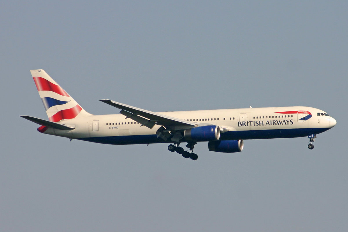 British Airways, G-BNWC, Boeing 767-336ER, msn: 24335/284,  City of Frankfurt , 18.Mai 2005, FRA Frankfurt, Germany.