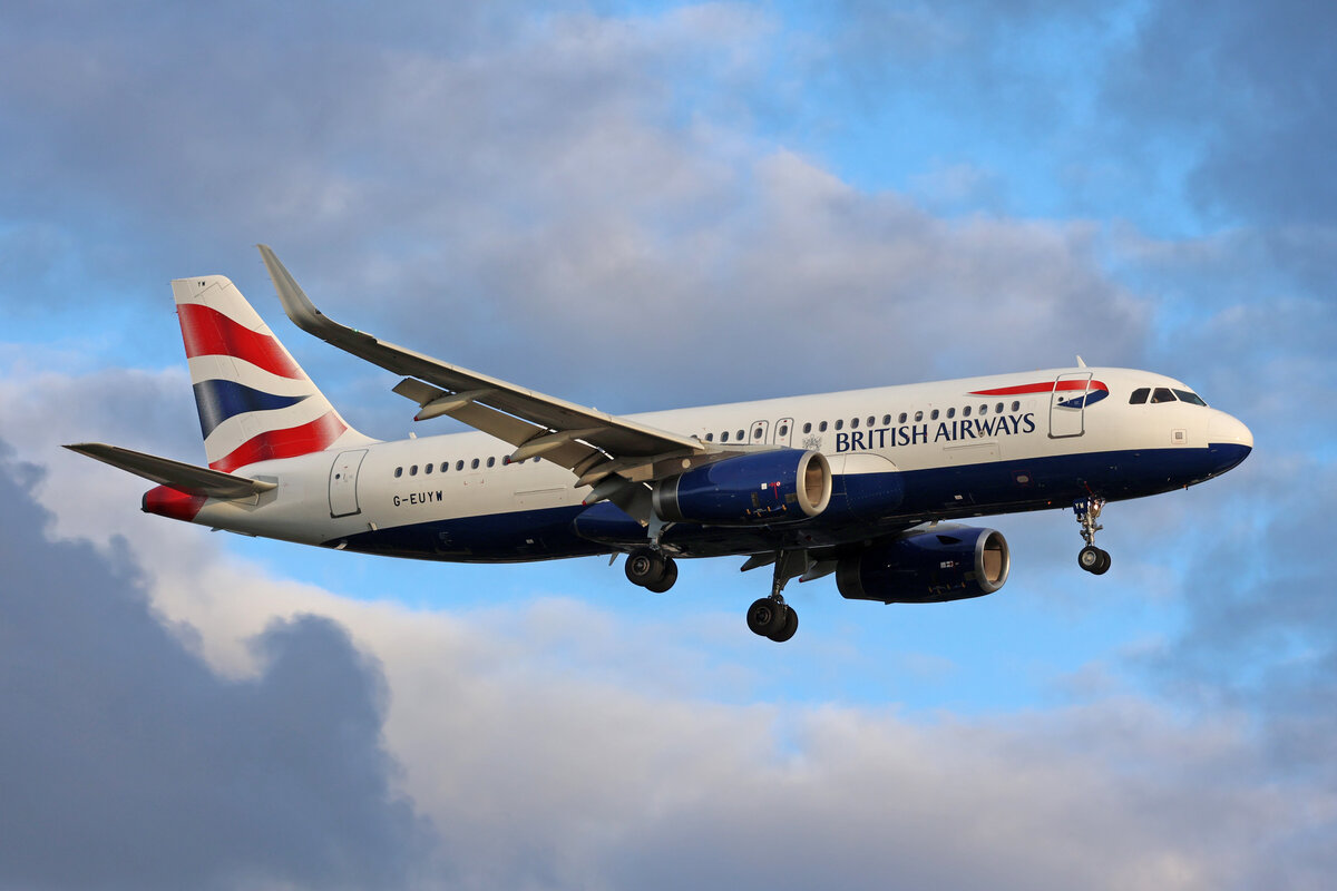 British Airways, G-EUYW, Airbus A320-232, msn: 6129, 05.Juli 2023, LHR London Heathrow, United Kingdom.