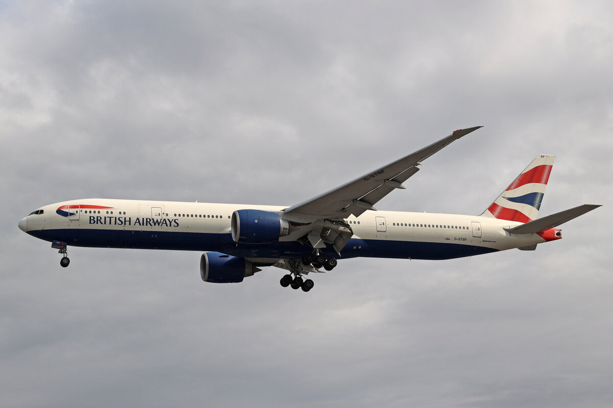 British Airways, G-STBF, Boeing B777-336ER, msn: 40543/995, 04.Juli 2023, LHR London Heathrow, United Kingdom.