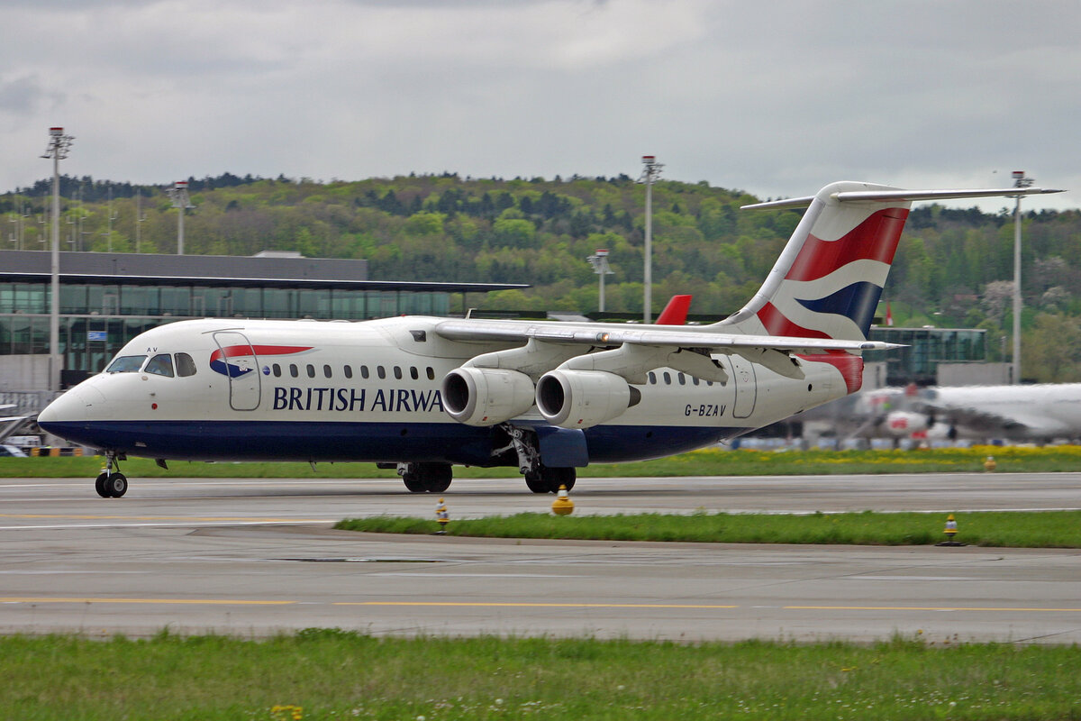 British Airways (Operated by BA CityFlyer), G-BZAV, BAe Avro RJ100, msn: E3331, 01.Mai 2008, ZRH Zürich, Switzerland.