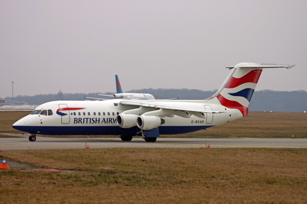 British Airways (Oprated by BA CityFlyer), G-BXAR, BAe Avro RJ100, msn: E3298, 15.Januar 2005, GVA Genève, Switzerland.