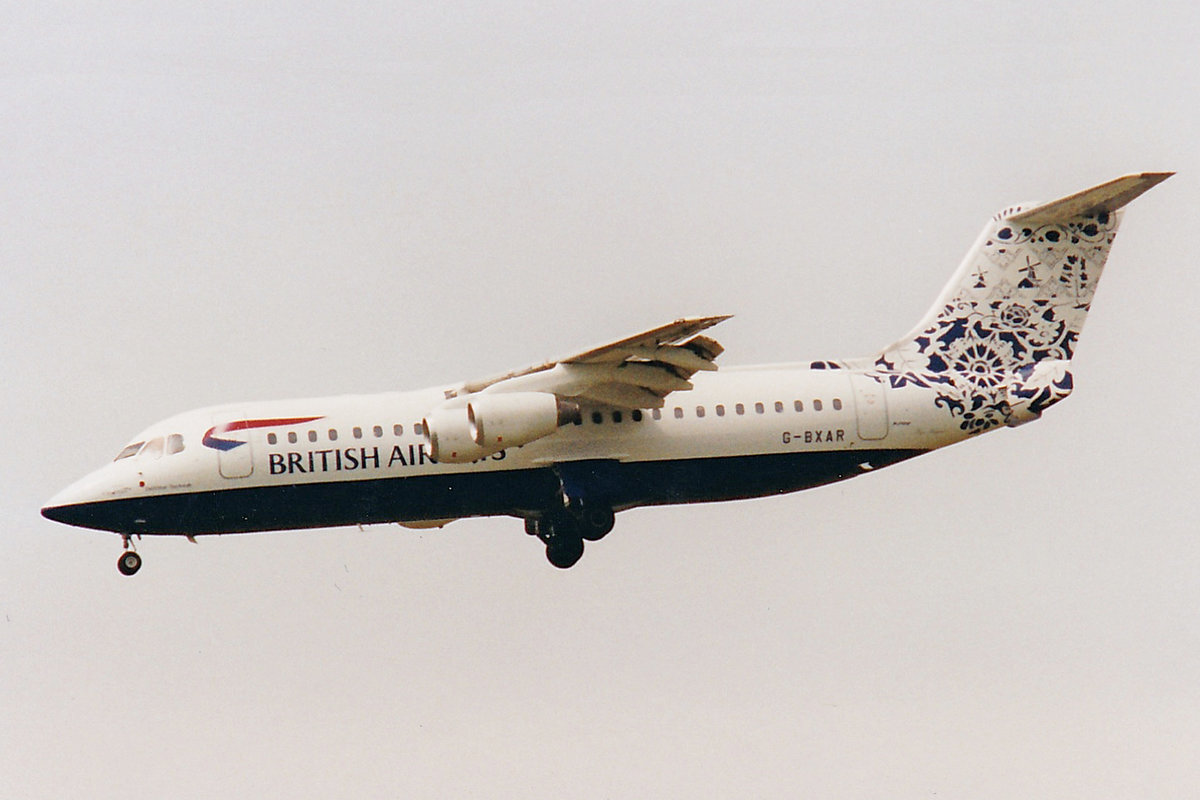 British Airways (Oprated by Cityflyer Express), G-BXAR, BAe Avro RJ100, msn: E3298, Juni 1998, ZRH Zürich, Switzerland. Scan aus der Mottenkiste.