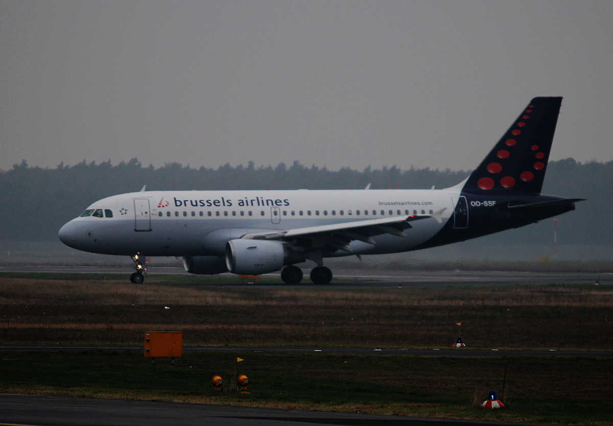 Brussels Airlines A 319-111 OO-SSF bei der Ankunft in Berlin-Tegel am 29.11.2014