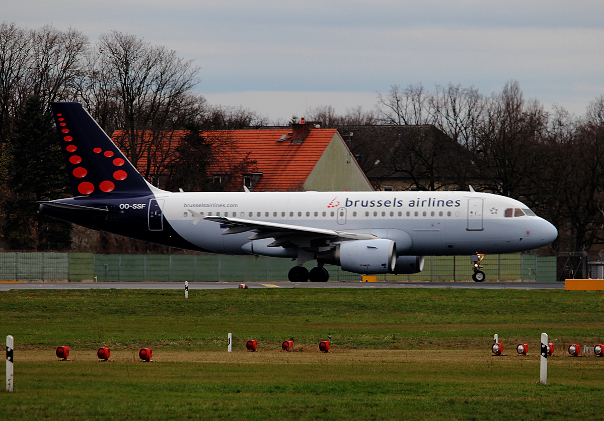 Brussels Airlines A 319-111 OO-SSF kurz vor dem Start in Berlin-Tegel am 29.11.2015