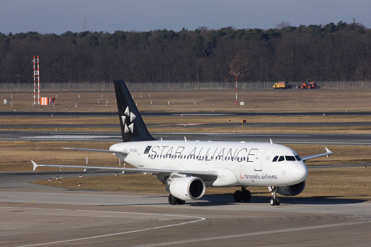 Brussels Airlines A319 (OO-SSC) in Star Alliance-Lackierung am 23.02.2014 in Berlin-Tegel. 