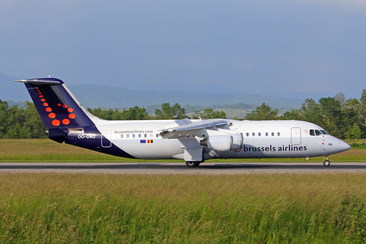 Brussels Airlines, OO-DWJ, BAe Avro RJ100, msn: 3355, 05.Juni 2013, BSL Basel-Mülhausen, Switzerland.